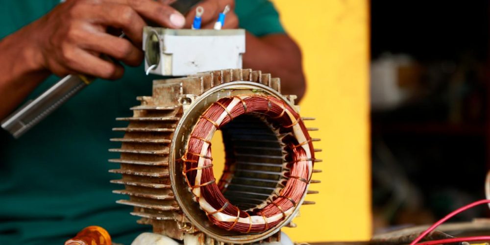 Rebobinar ou trocar o motor elétrico o que compensa