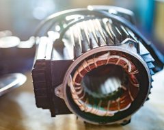 Testes elétricos no rebobinamento de motor em SP