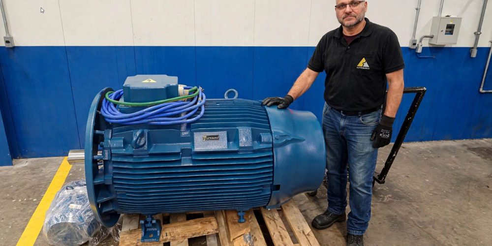 Testes elétricos no rebobinamento de motor em SP